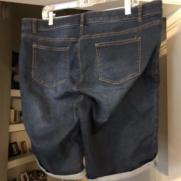 Morgan & Walker 16W Denim Shorts - Picture 2 of 3